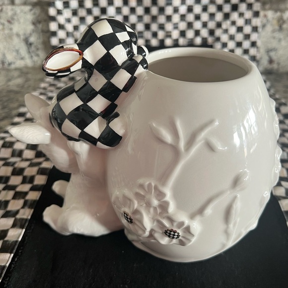 MacKenzie-Childs White Rabbit Ceramic Climbing Bunnies Vase. 1 small flaw. 🐰 - Picture 6 of 16